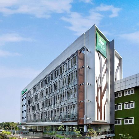 Ibis Styles Jakarta Sunter Экстерьер фото