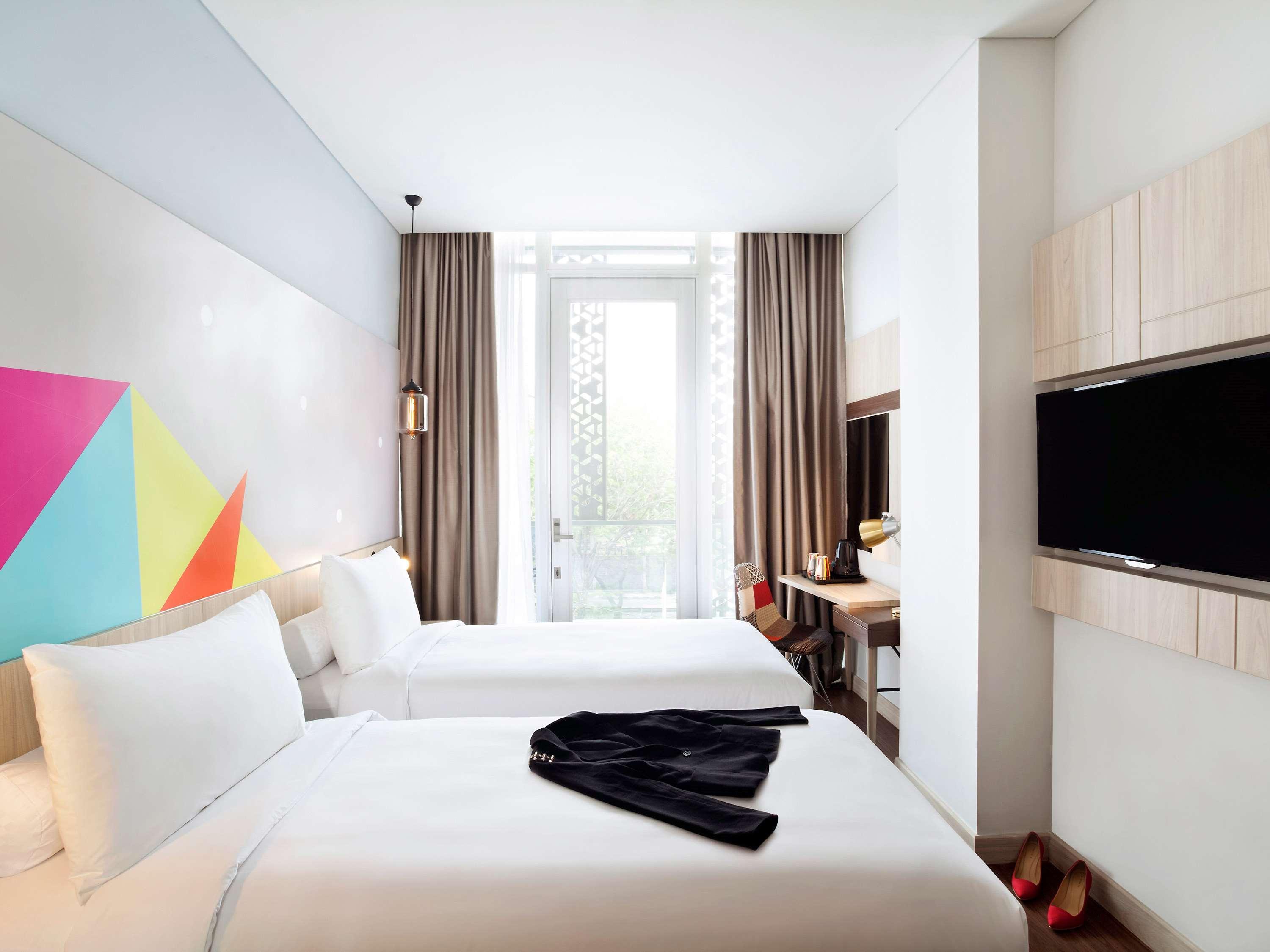 Ibis Styles Jakarta Sunter Экстерьер фото