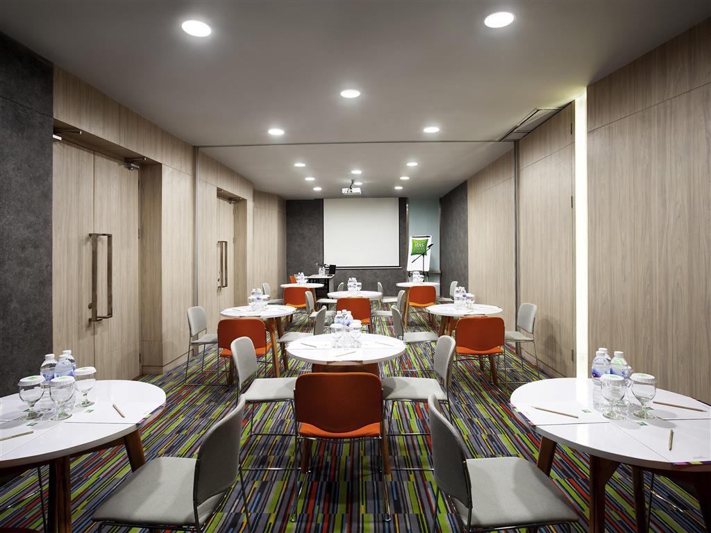 Ibis Styles Jakarta Sunter Экстерьер фото