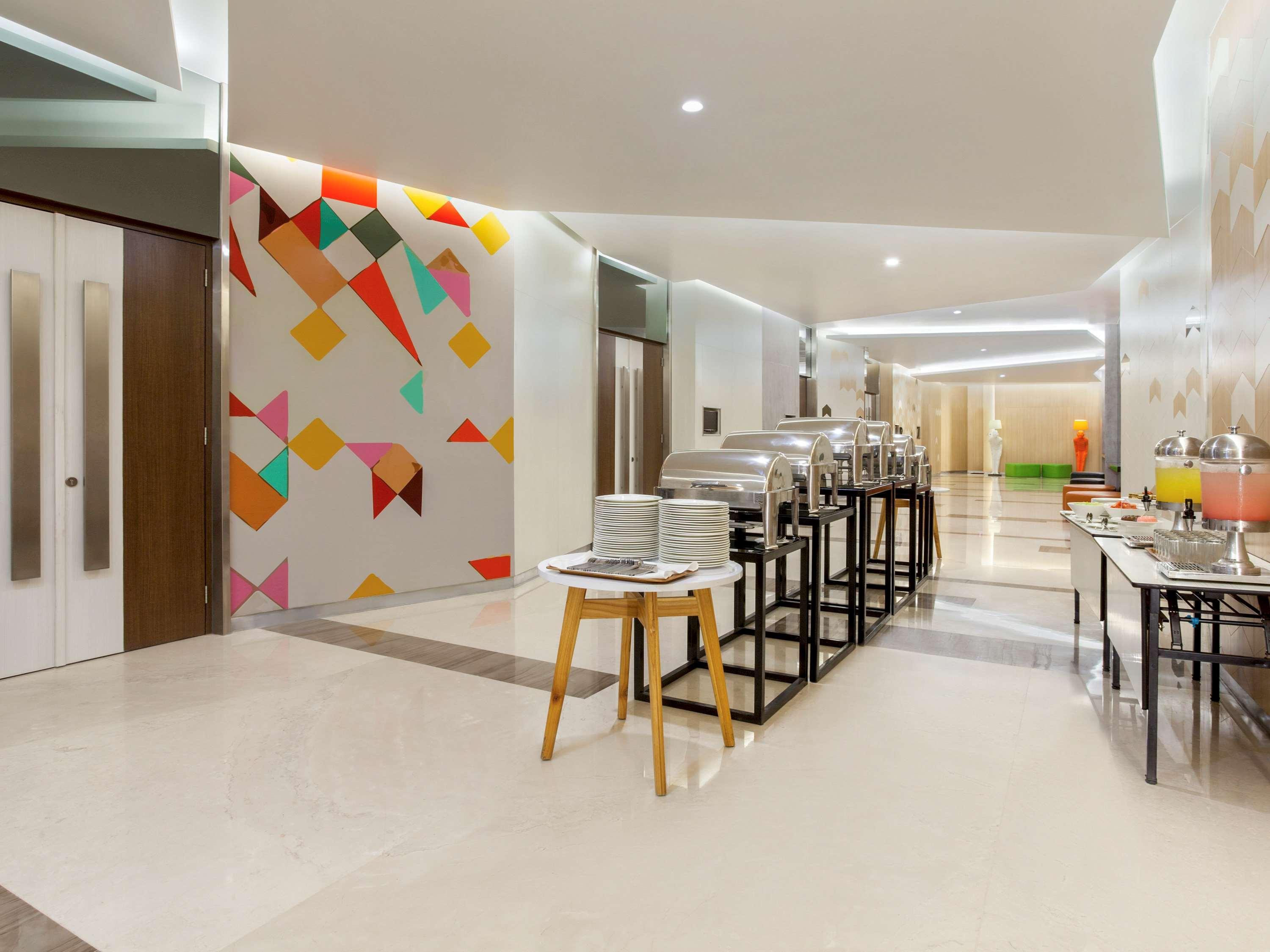 Ibis Styles Jakarta Sunter Экстерьер фото