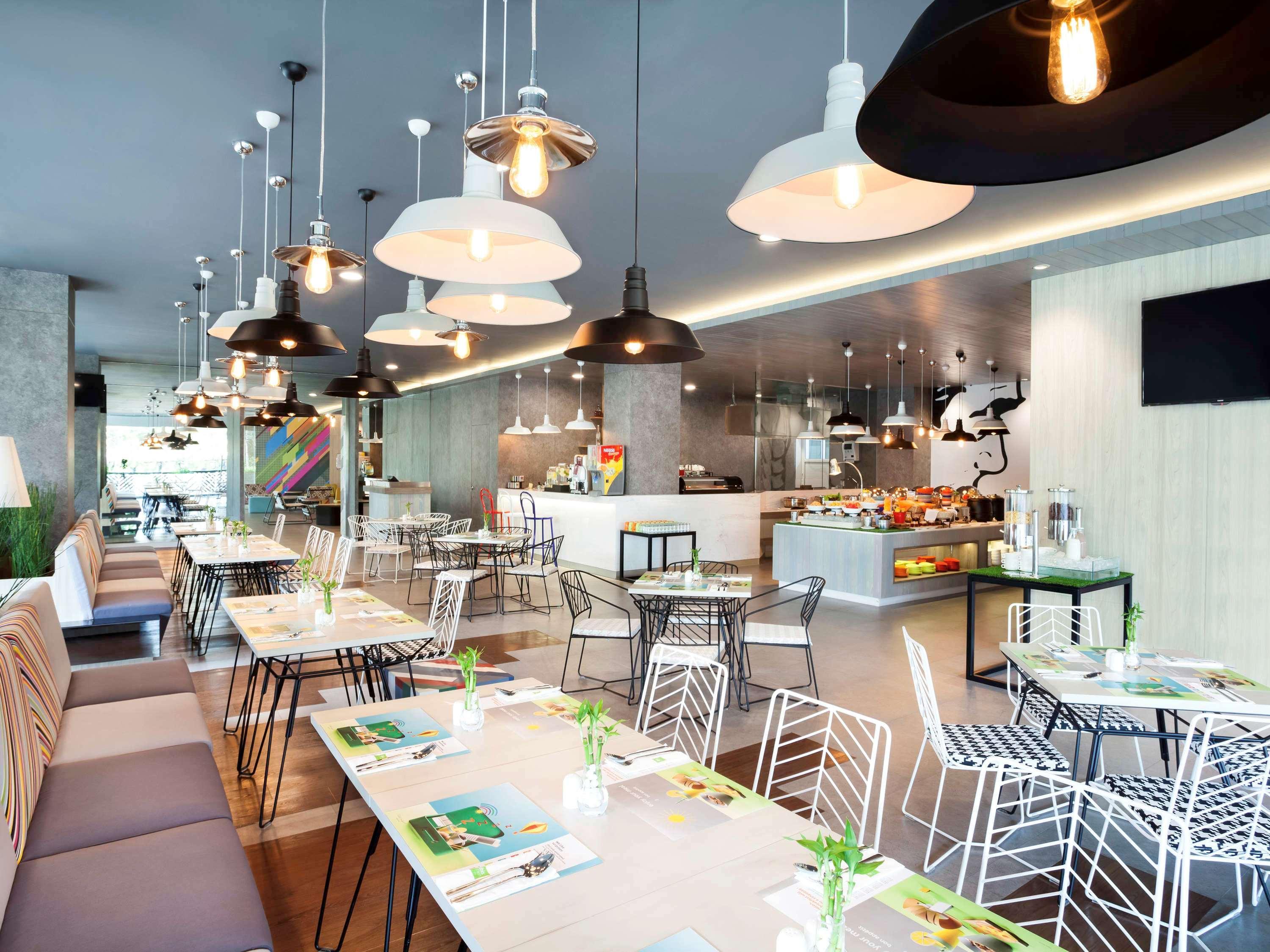 Ibis Styles Jakarta Sunter Экстерьер фото
