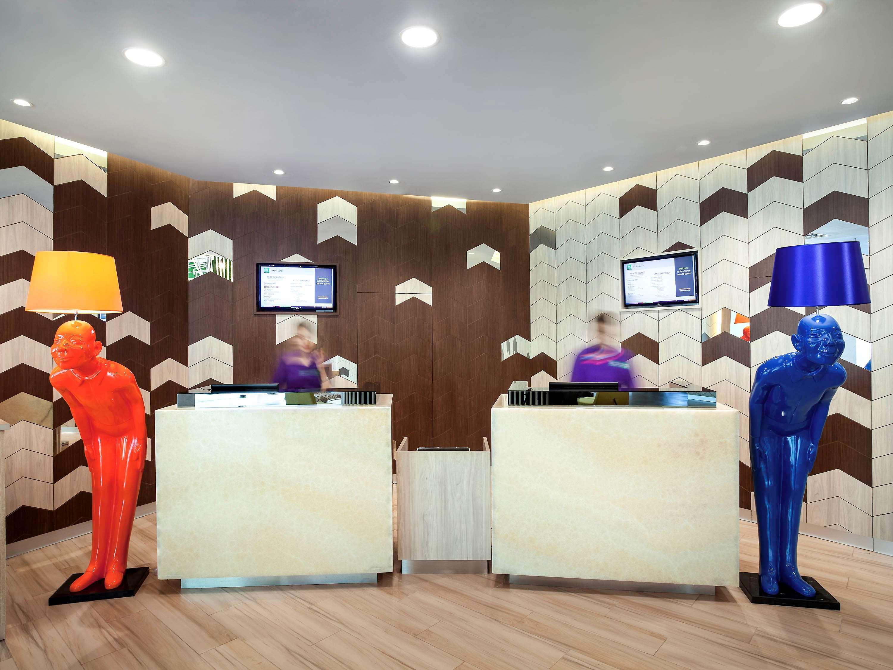 Ibis Styles Jakarta Sunter Экстерьер фото