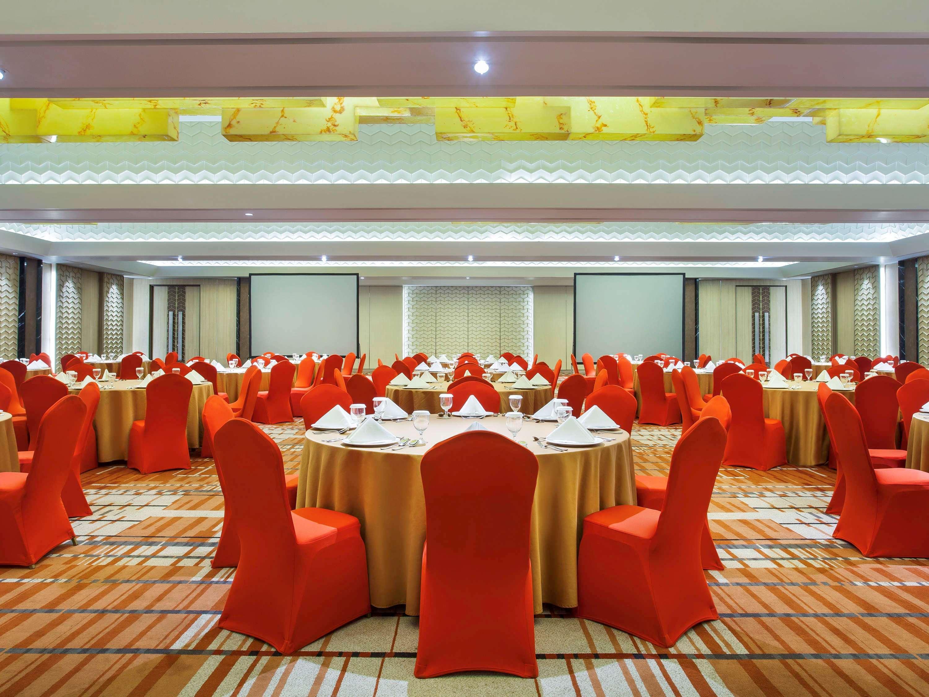 Ibis Styles Jakarta Sunter Экстерьер фото