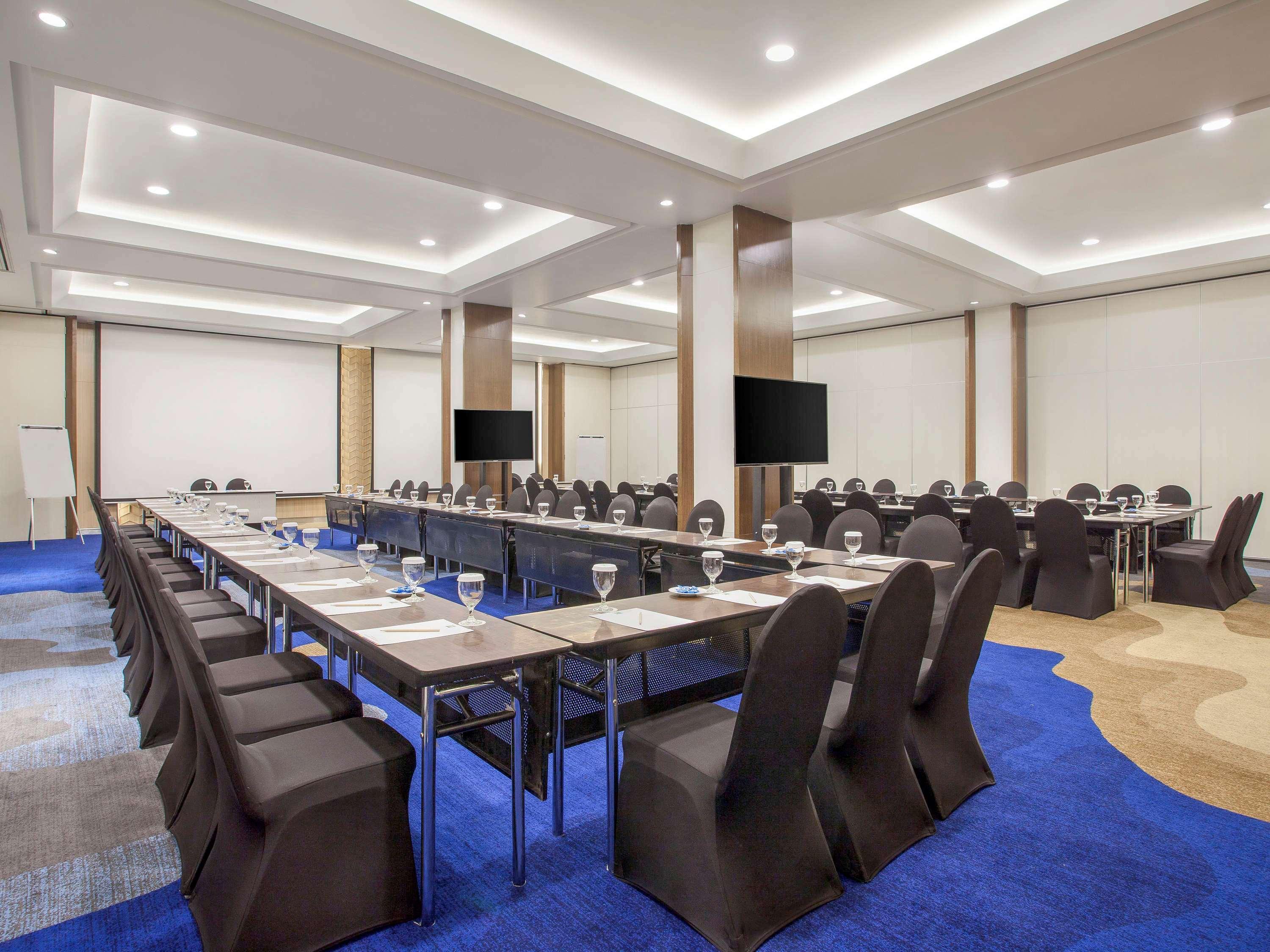 Ibis Styles Jakarta Sunter Экстерьер фото