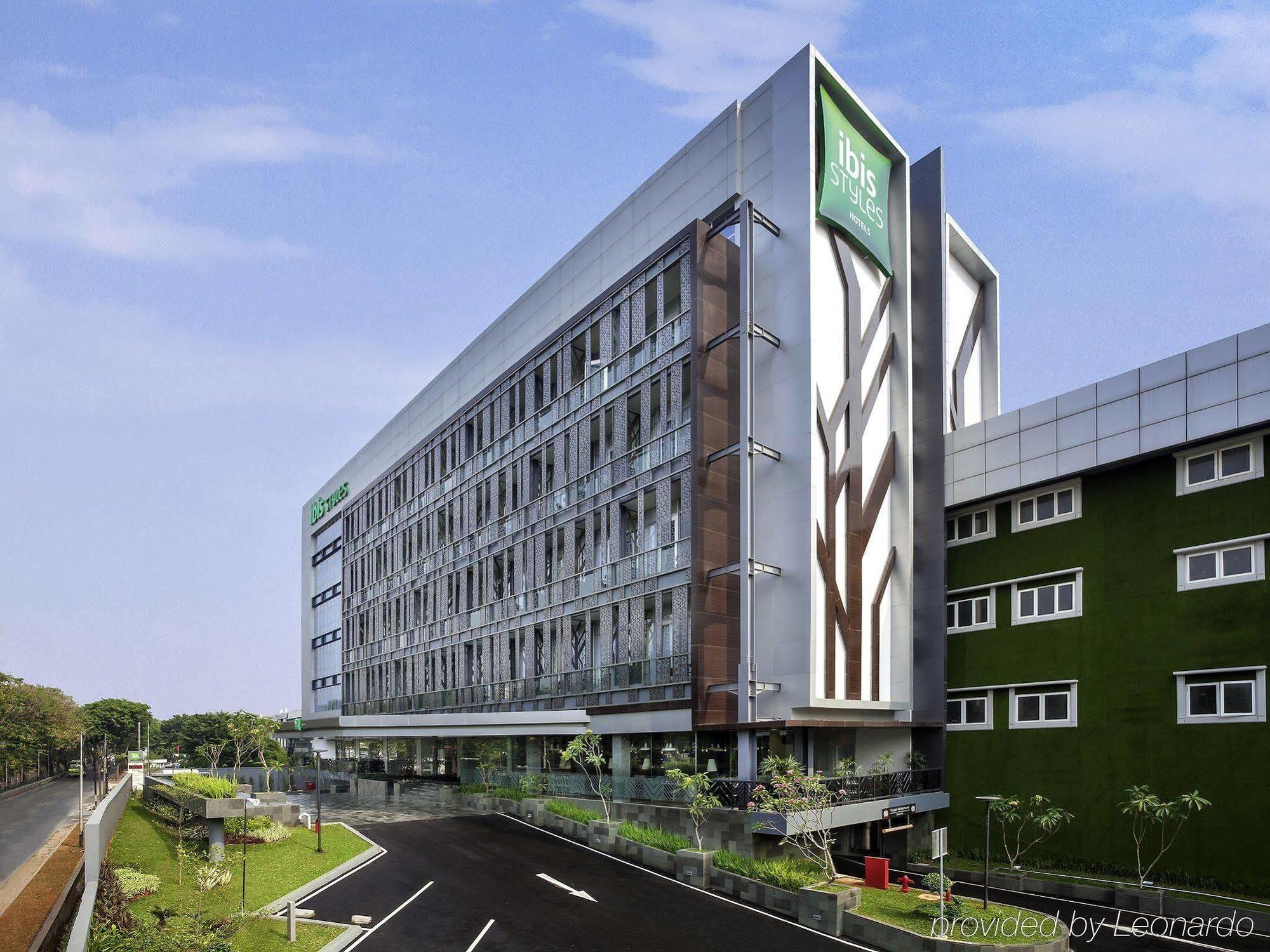Ibis Styles Jakarta Sunter Экстерьер фото