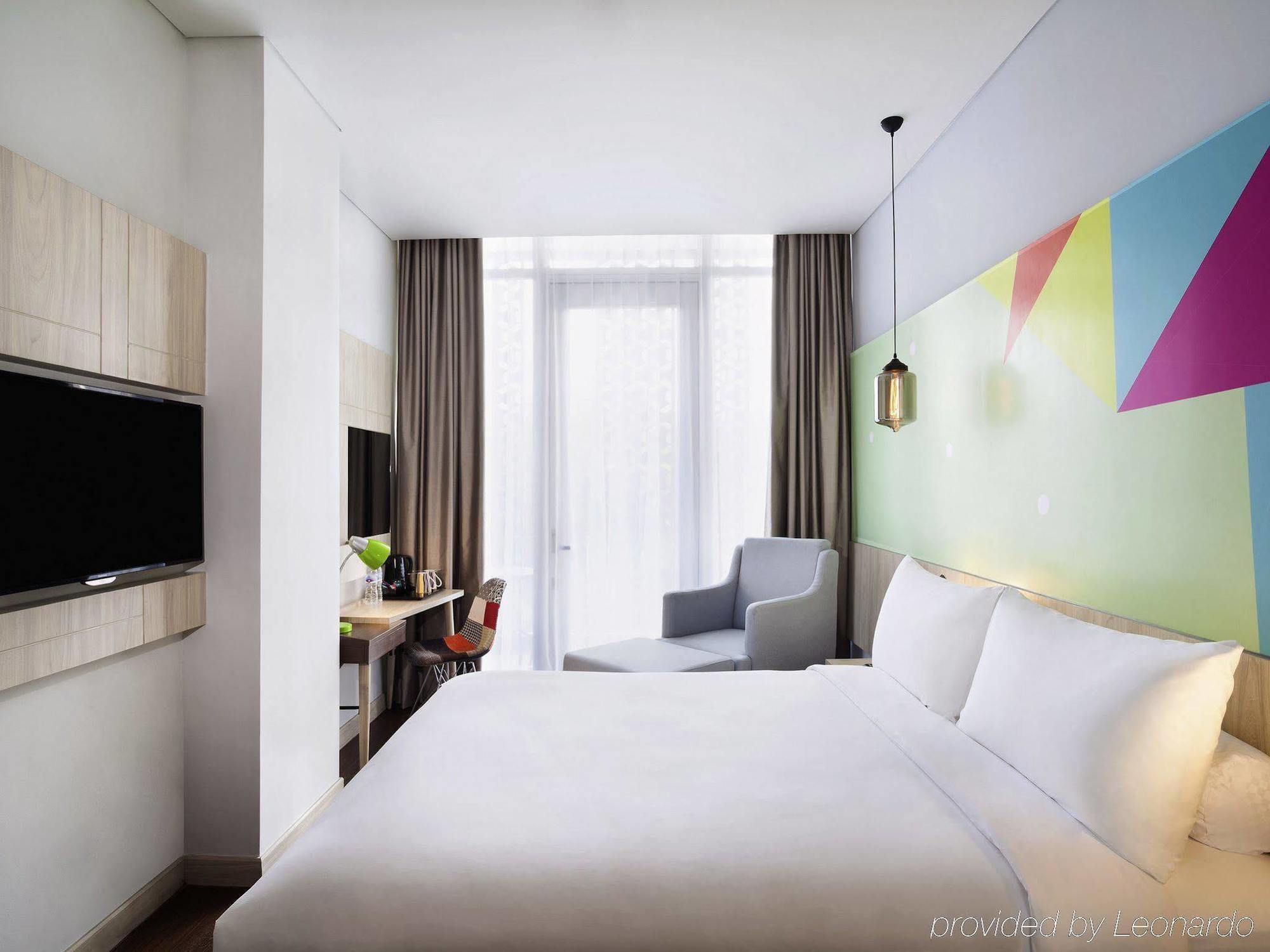 Ibis Styles Jakarta Sunter Экстерьер фото