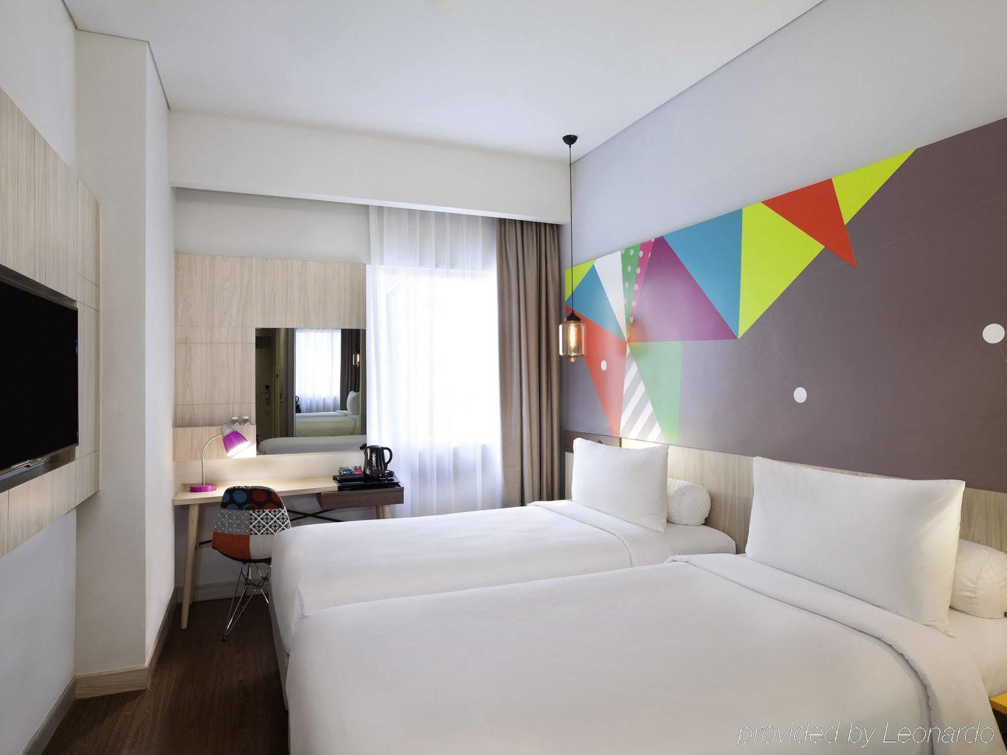 Ibis Styles Jakarta Sunter Экстерьер фото