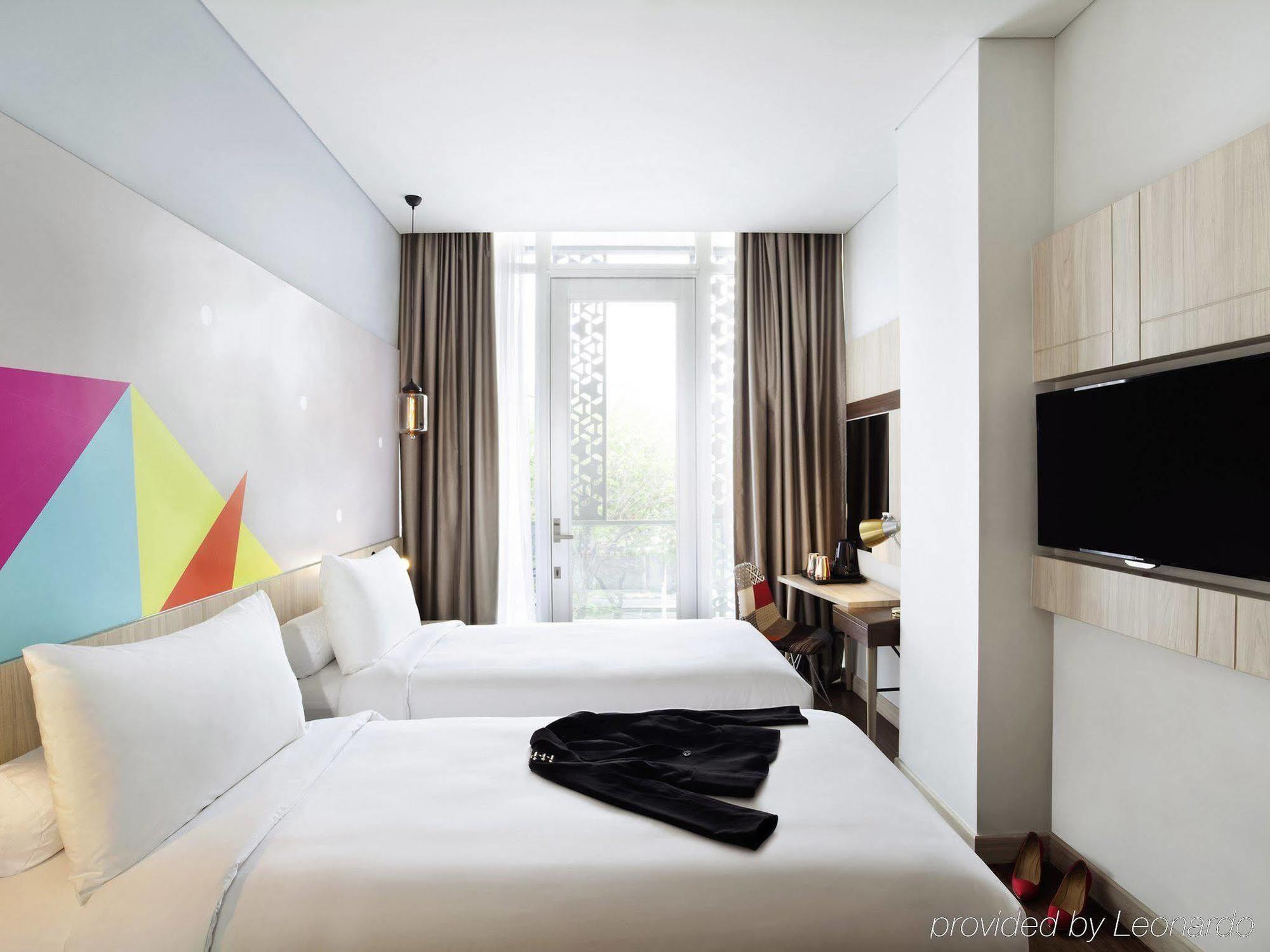 Ibis Styles Jakarta Sunter Экстерьер фото