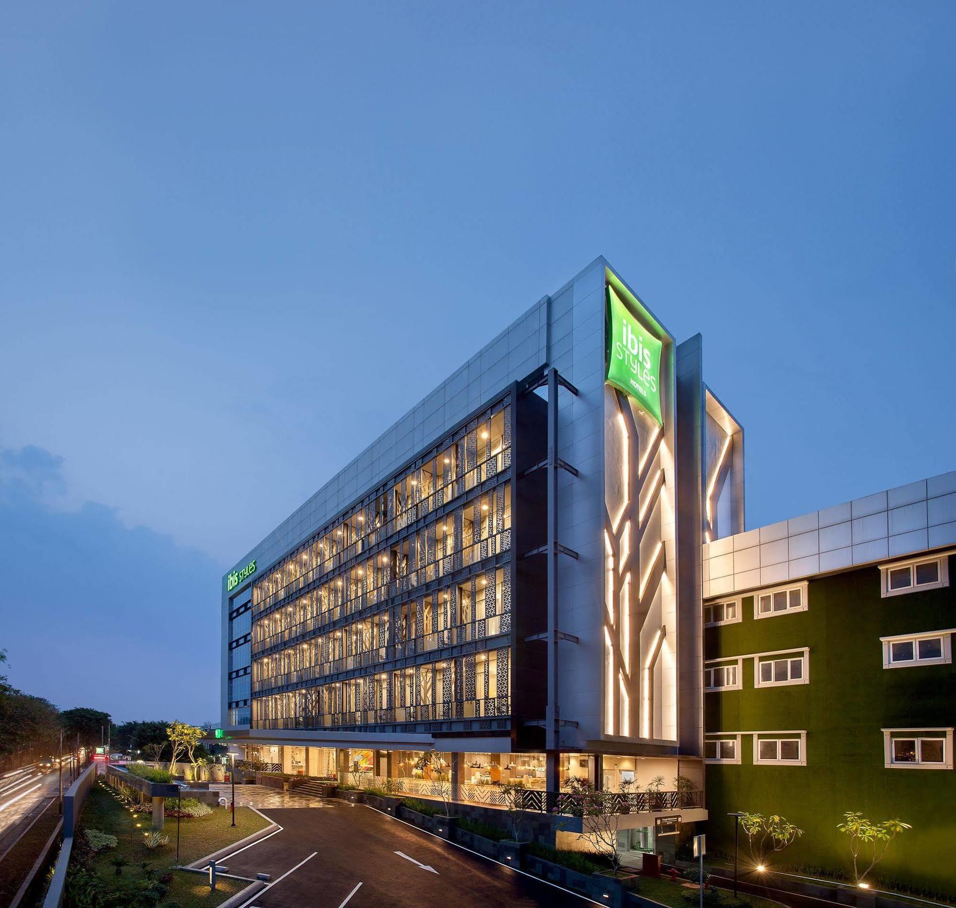 Ibis Styles Jakarta Sunter Экстерьер фото
