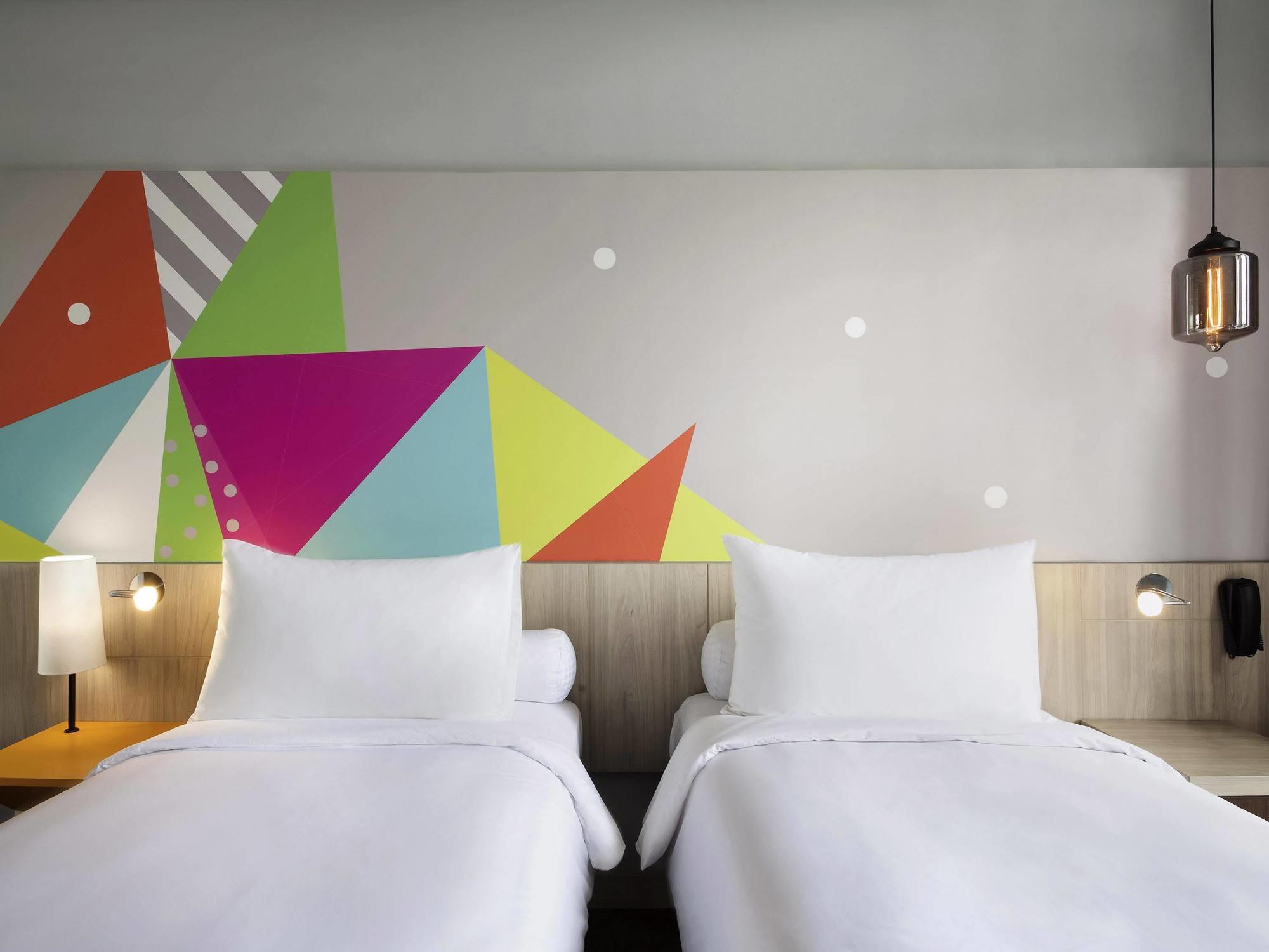 Ibis Styles Jakarta Sunter Экстерьер фото